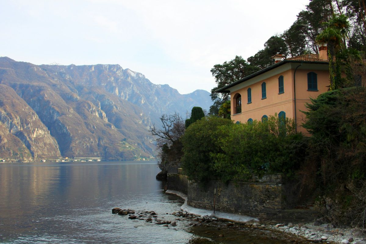 Villa sul lago